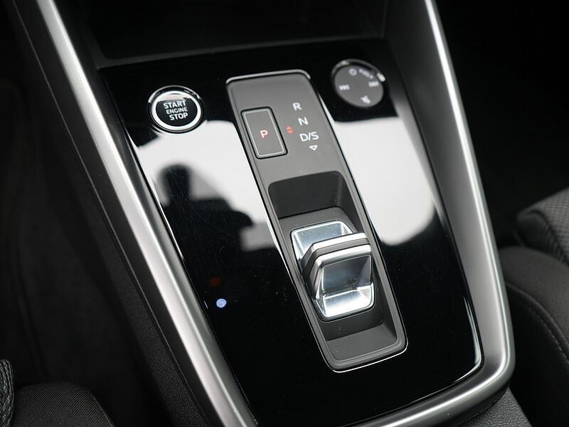 Audi A3 S-TRON ACC NAVI PDC LED CARPLAY