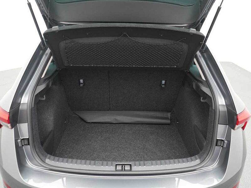 SKODA SCALA SHZ LED PDC KLIMA PORT NAVI CARPLAY