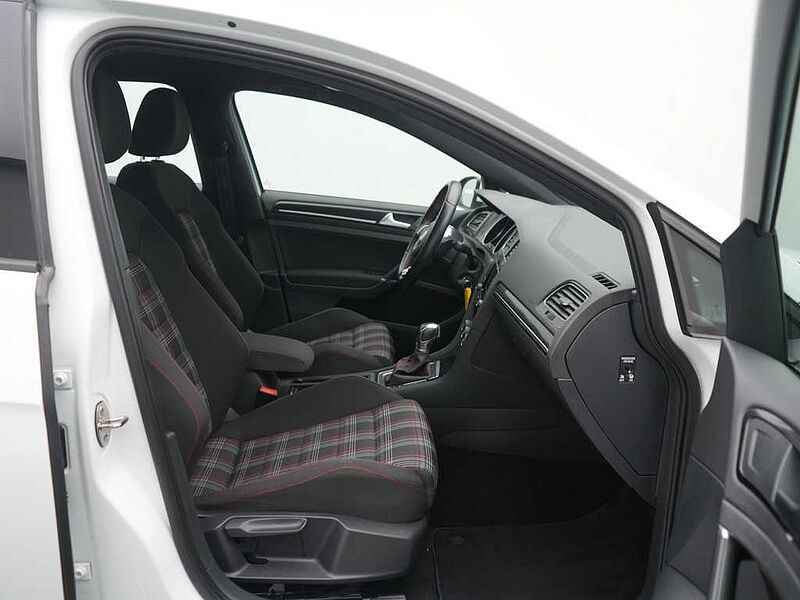Volkswagen Golf VII GTI DSG LED SHZ PDC
