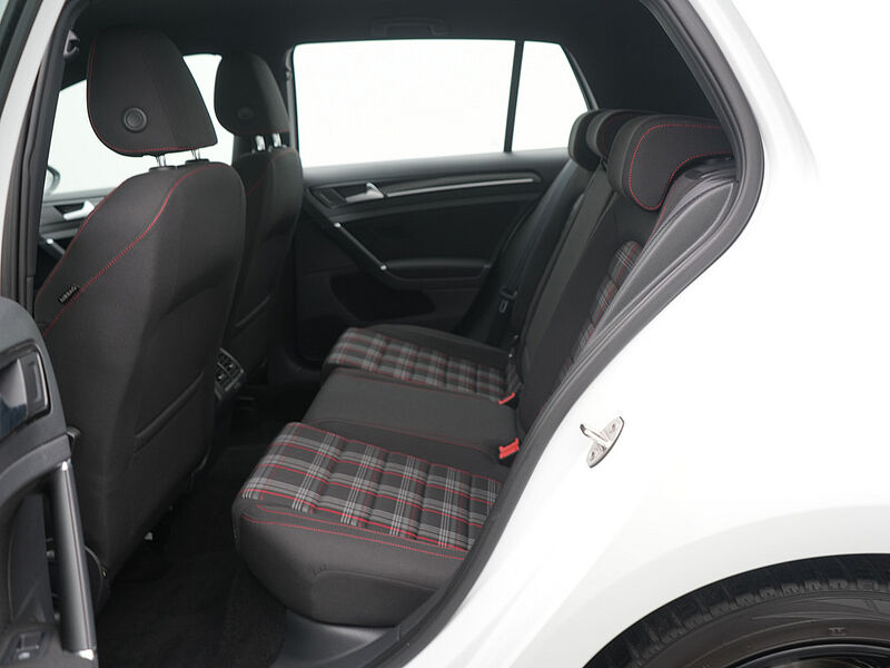 Volkswagen Golf VII GTI DSG LED SHZ PDC