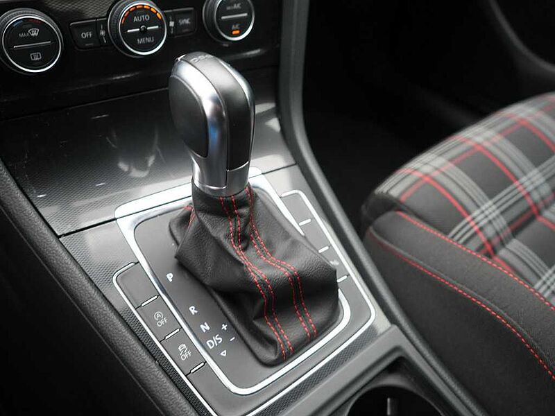Volkswagen Golf VII GTI DSG LED SHZ PDC