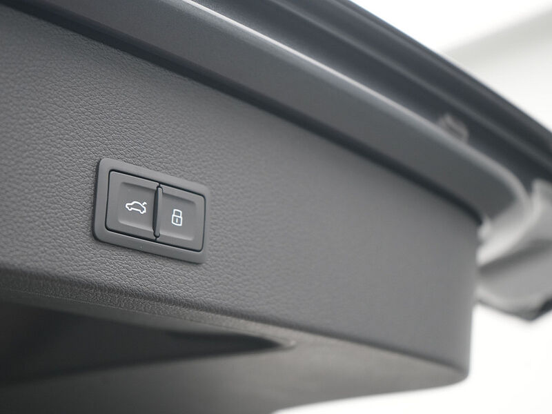 Audi Q2 S line S TRON PANO ACC NAVI LEDER CARPLAY