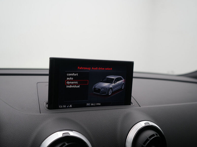 Audi RS3 Sportback quattro S TRON LEDER B&O MATRIX