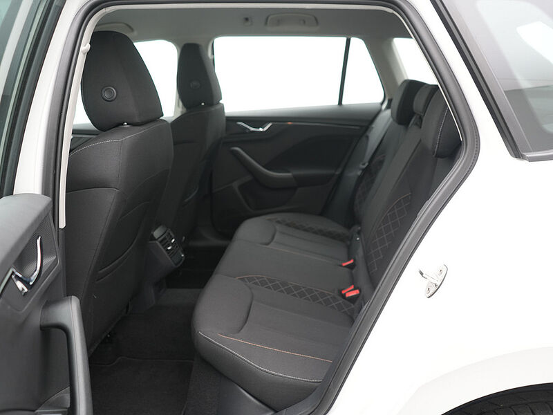 SKODA KAMIQ Ambition DSG CARPLAY VIRT NAVI KAM PDC