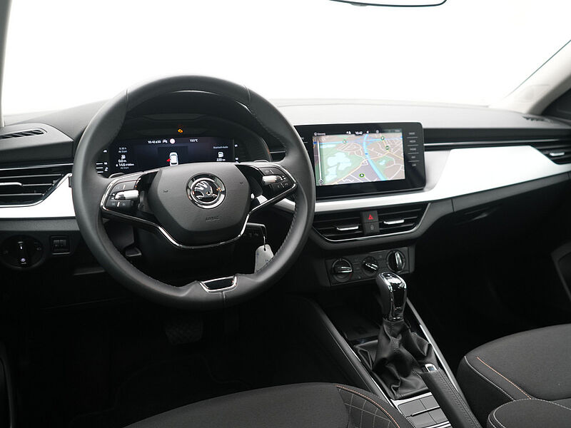 SKODA KAMIQ Ambition DSG VIRT NAVI KAM CARPLAY PDC SHZ