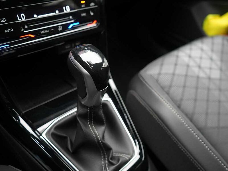 Volkswagen T-Cross R-Line DSG NAVI ACC AHK MATRIX KAM APP