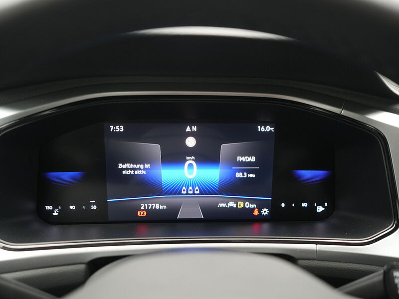 Volkswagen T-Roc Life NAVI VIRT CARPLAY SHZ AHK PDC LED