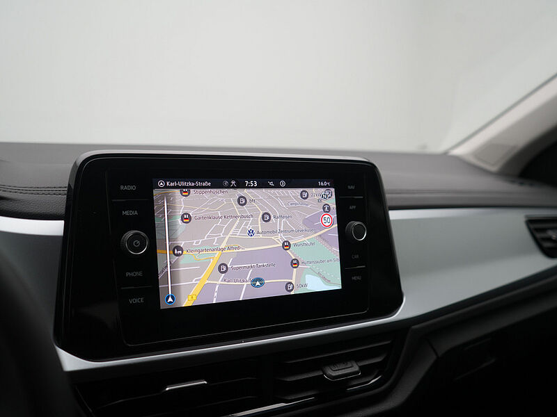 Volkswagen T-Roc Life NAVI VIRT CARPLAY SHZ AHK PDC LED