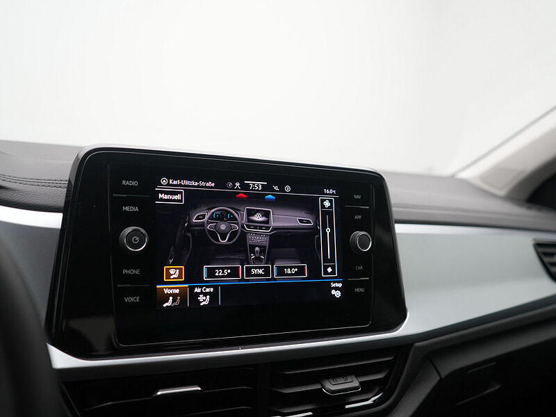 Volkswagen T-Roc Life NAVI VIRT CARPLAY SHZ AHK PDC LED