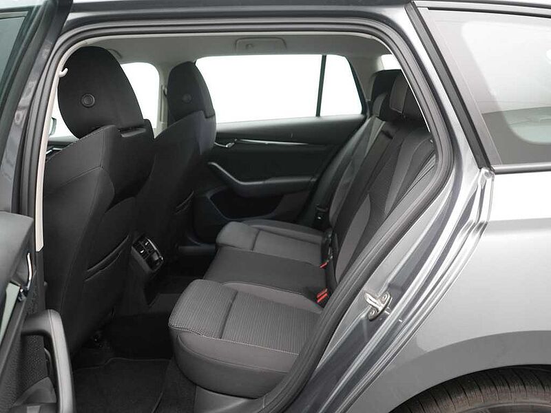 SKODA OCTAVIA Combi iV DSG NAVI VIRT SHZ LED APP PDC