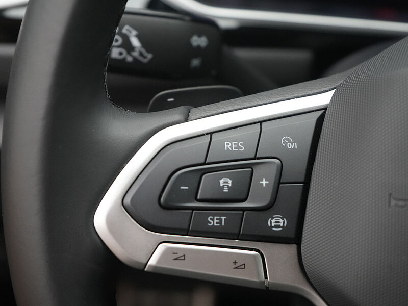 Volkswagen T-Roc R-Line DSG AHK ACC NAVI VIRT KAM LED APP