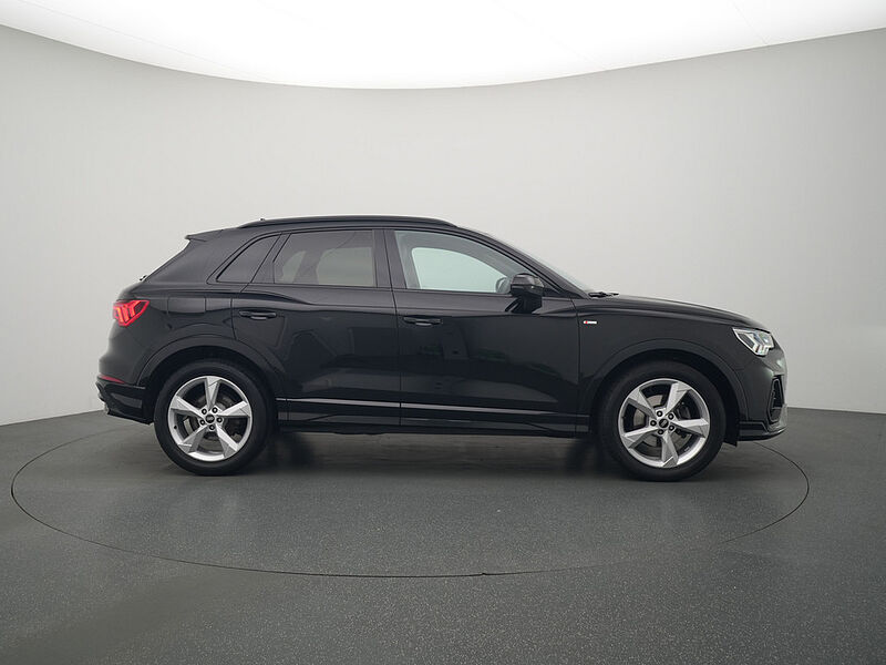 Audi Q3 S line STRON PANO KAM NAVI VIRT ACC APP LED