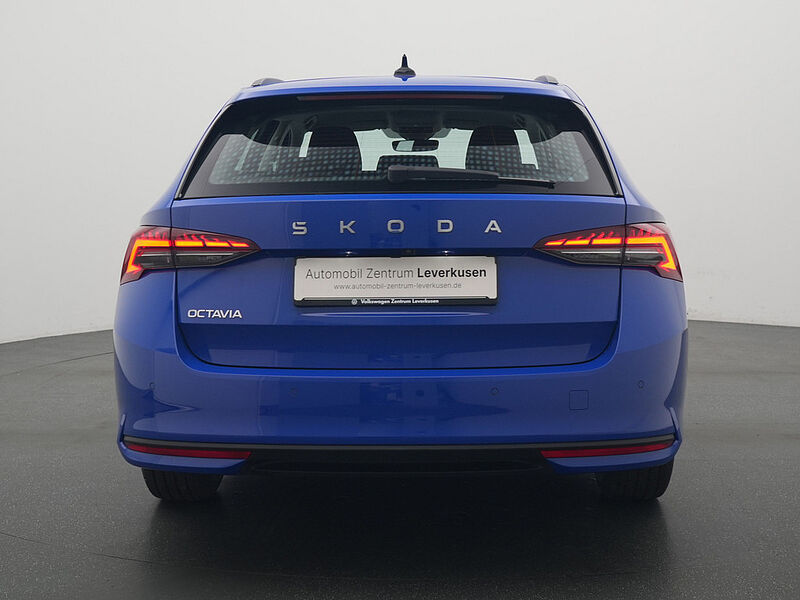 SKODA OCTAVIA Combi Selection DSG VIRT KAM CARPLAY SHZ