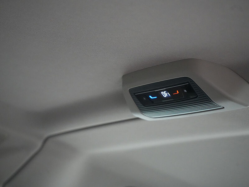 Volkswagen T7 Multivan Life NAVI VIRT SHZ KAM LED LEDER