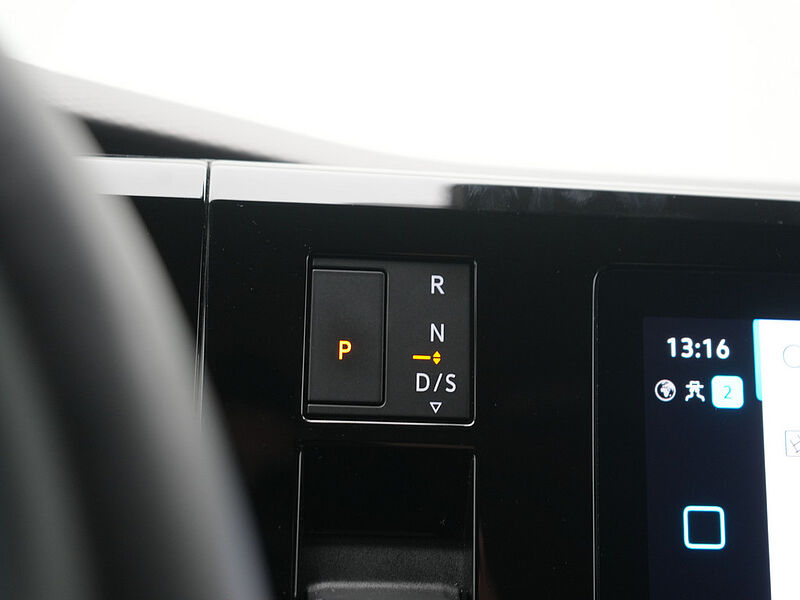 Volkswagen T7 Multivan Life NAVI VIRT SHZ KAM AHK LEDER LED