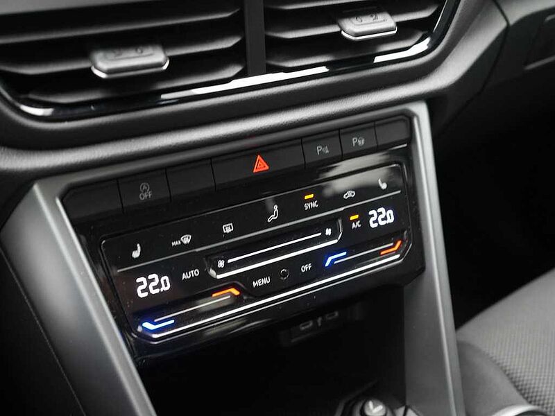 Volkswagen T-Roc Life NAVI VIRT APP AHK SHZ LED PDC