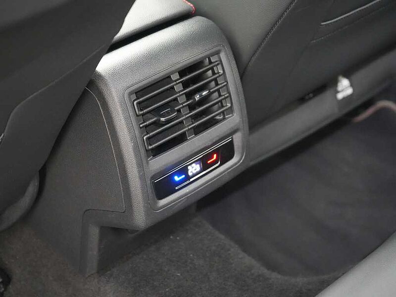 Volkswagen Golf VIII GTI Clubsport NAVI VIRT LED KEYLESS