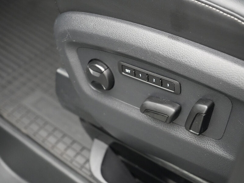 Volkswagen T6.1 Multivan ACC NAVI MEMORY AHK LEDER STANDHZ