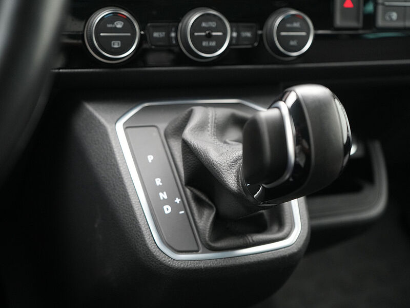 Volkswagen T6.1 Multivan DSG VIRT ACC AHK MEMORY STANDHZ
