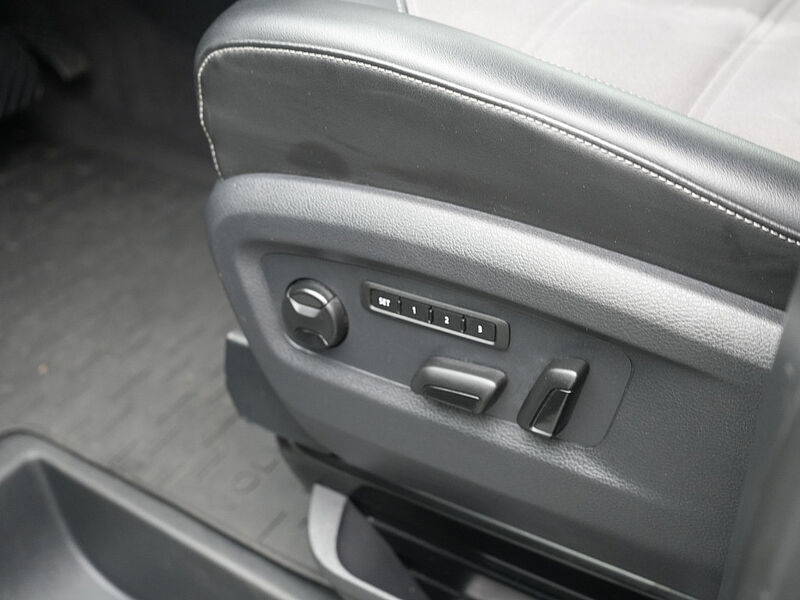 Volkswagen T6.1 Multivan Generation Six AHK NAVI STANDHZ