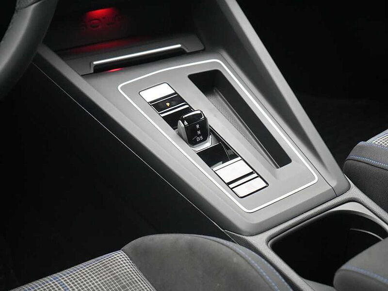Volkswagen Golf VIII GTE DSG MATRIX HUD NAVI VIRT KEYLESS