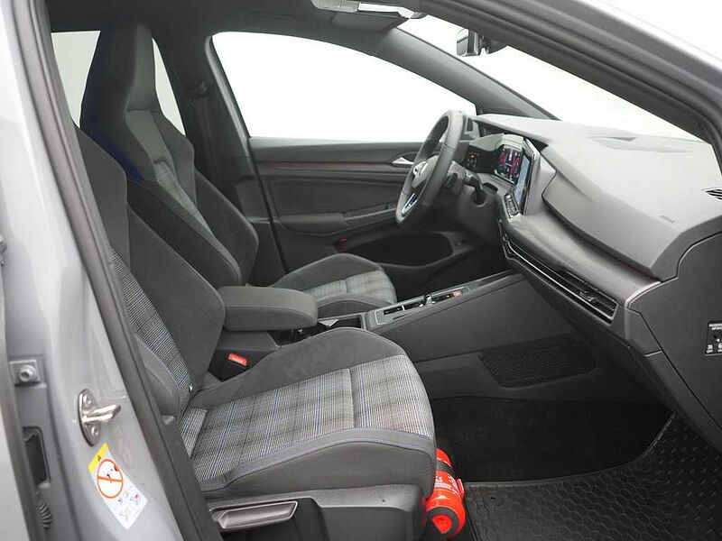 Volkswagen Golf VIII GTE DSG MATRIX HUD NAVI VIRT KEYLESS