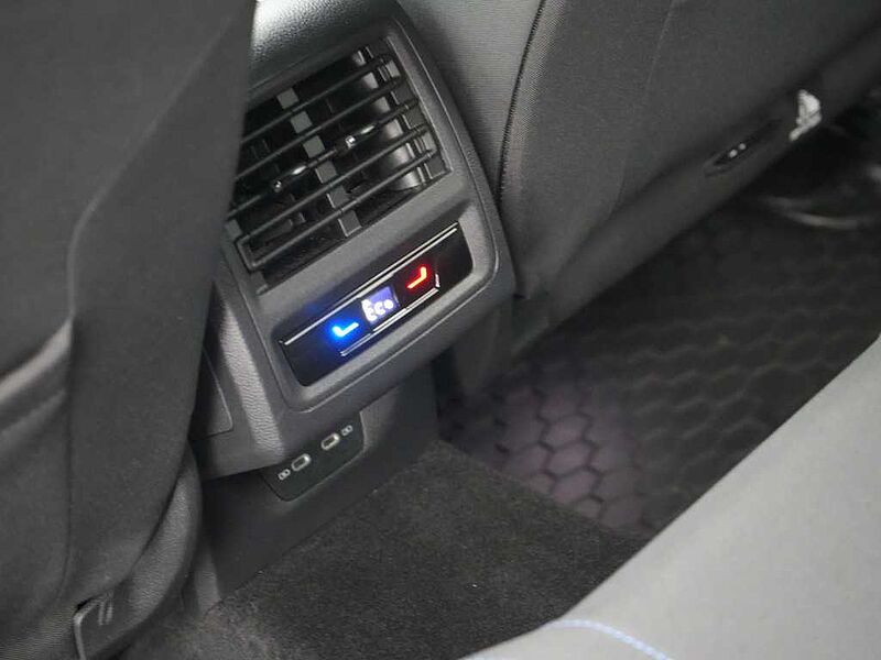 Volkswagen Golf VIII GTE DSG MATRIX HUD NAVI VIRT KEYLESS