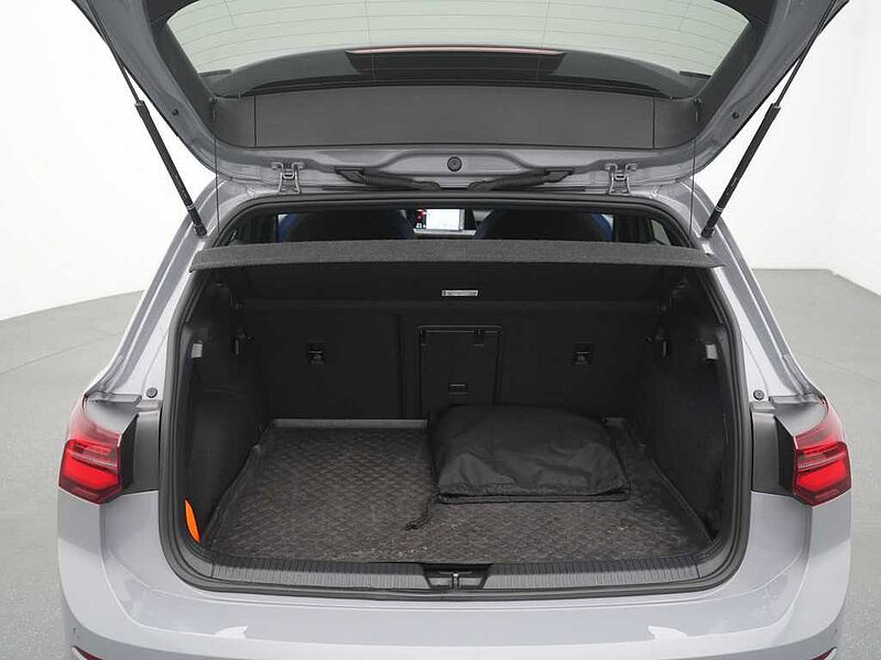 Volkswagen Golf VIII GTE DSG MATRIX HUD NAVI VIRT KEYLESS