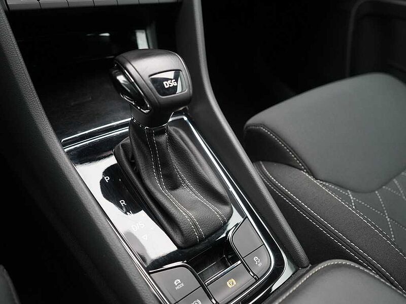 SKODA KAROQ Sportline ACC NAVI VIRT APP KAM AHK SHZ