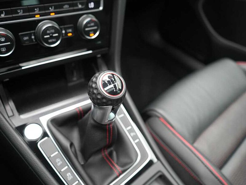 Volkswagen Golf VII GTI PANO LED LEDER SHZ PDC