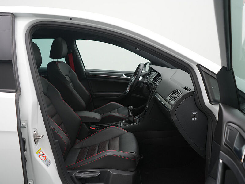 Volkswagen Golf VII GTI PANO LED LEDER SHZ PDC
