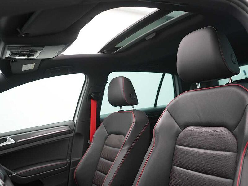 Volkswagen Golf VII GTI PANO LED LEDER SHZ PDC