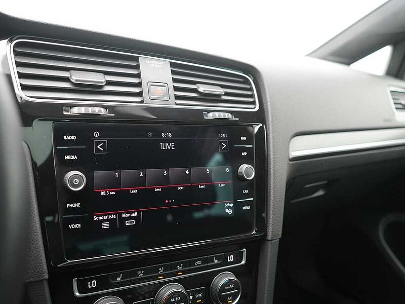 Volkswagen Golf VII PANO LEDER LED SHZ PDC