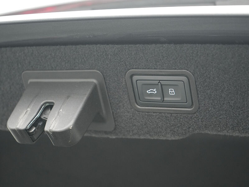 Audi A8 STANDHZ AHK B&O LEDER KAM SHZ PANO