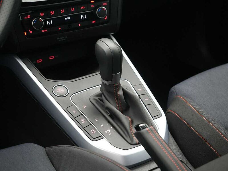 SEAT Arona FR DSG AHK ACC CARPLAY SHZ NAVI VIRT KAM