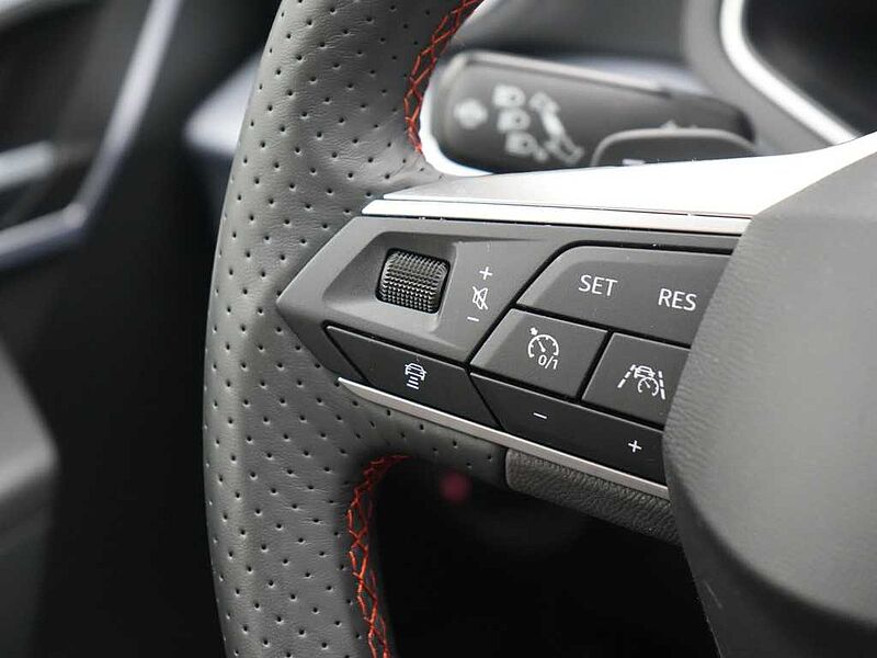 SEAT Arona FR DSG AHK ACC CARPLAY SHZ NAVI VIRT KAM