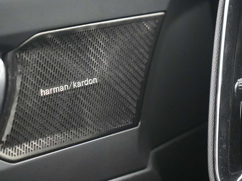 Volvo XC40 T4 R-Design LED AHK KAM SHZ PDC