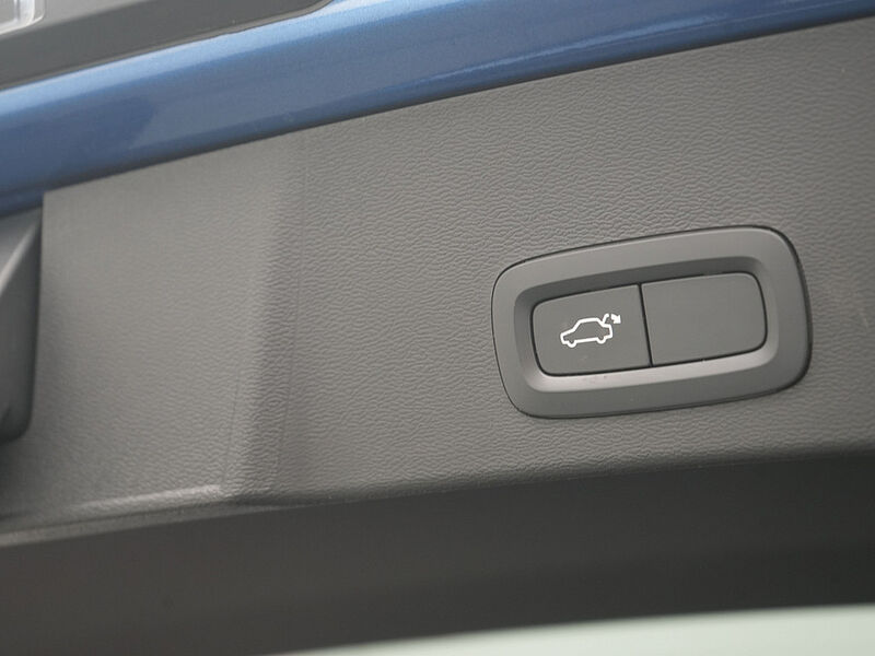 Volvo XC40 T4 R-Design LED AHK KAM SHZ PDC