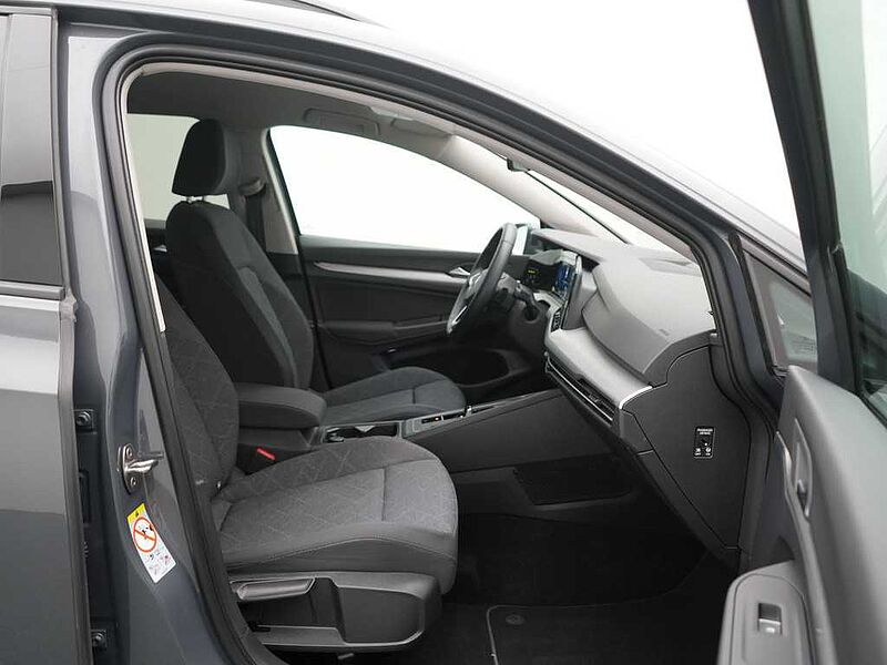 Volkswagen Golf VIII Variant Life DSG NAVI VIRT MEMORY APP