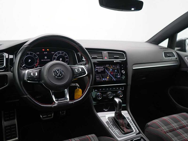 Volkswagen Golf VII LED SHZ KAM DSG ACC PDC