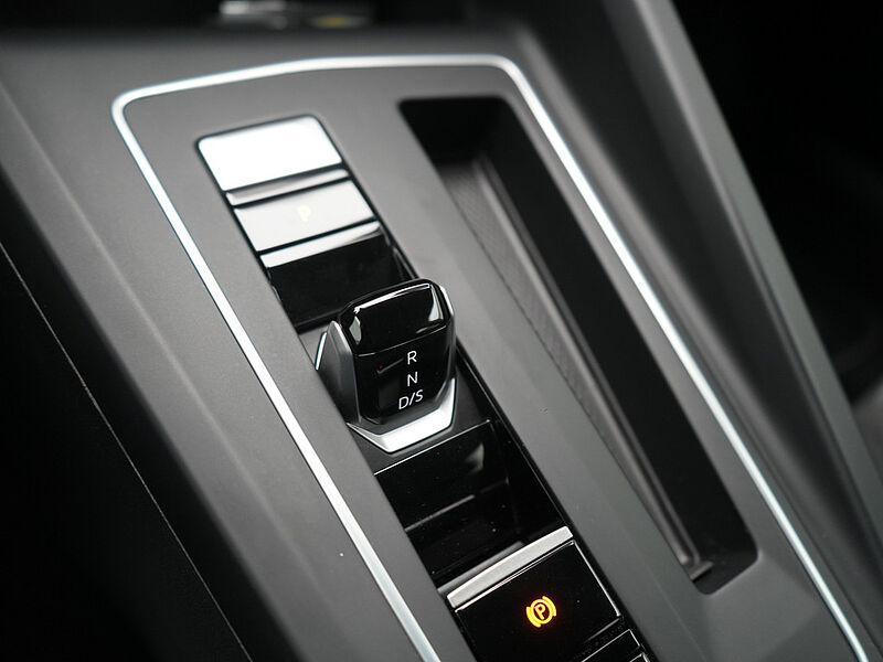 Volkswagen Golf VIII Variant Life DSG AHK NAVI VIRT MEMORY