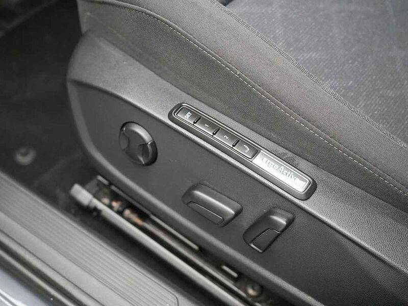 Volkswagen Golf VIII Variant Life DSG AHK NAVI VIRT MEMORY