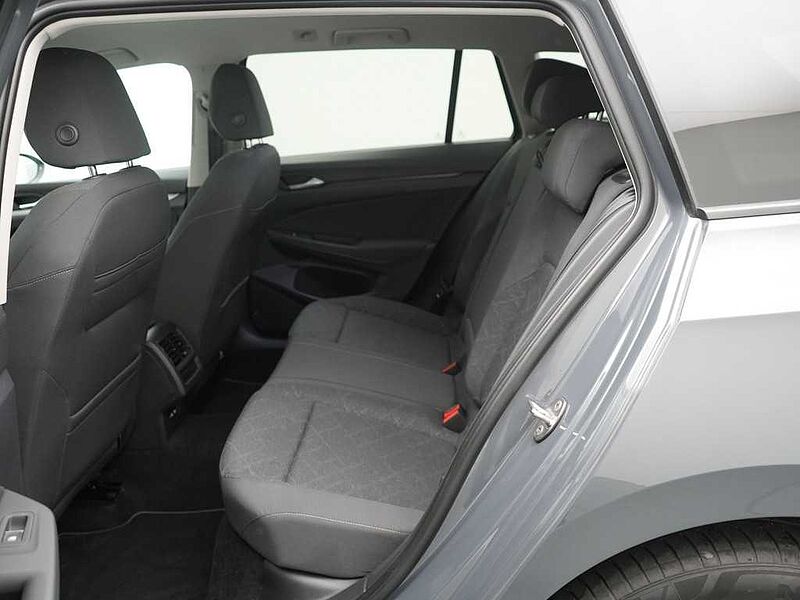 Volkswagen Golf VIII Variant Life DSG AHK NAVI VIRT MEMORY