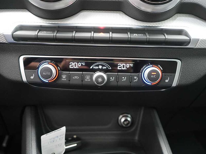 Audi Q2 S line PDC SHZ LED CARPLAY AHK