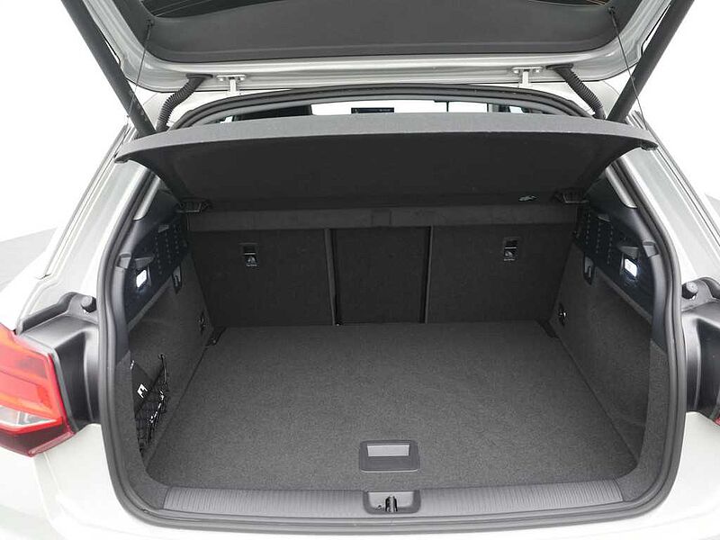 Audi Q2 S line PDC SHZ LED CARPLAY AHK