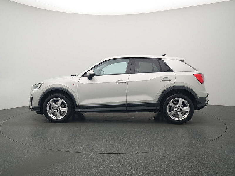 Audi Q2 S line PDC SHZ LED CARPLAY AHK