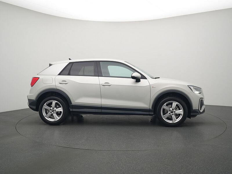 Audi Q2 S line PDC SHZ LED CARPLAY AHK