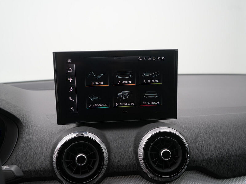 Audi Q2 S line PDC SHZ LED CARPLAY AHK
