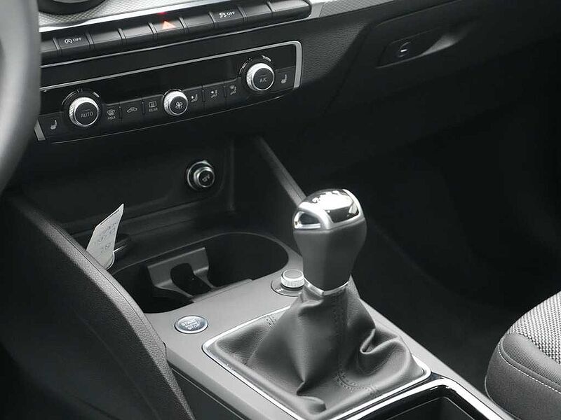 Audi Q2 S line AHK VIRT CARPLAY LED SHZ PDC