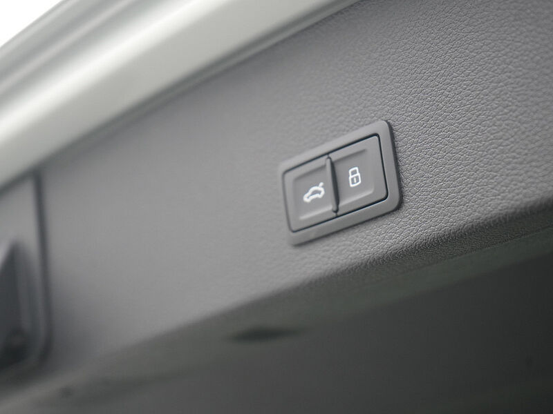 Audi Q2 S line AHK VIRT CARPLAY LED SHZ PDC